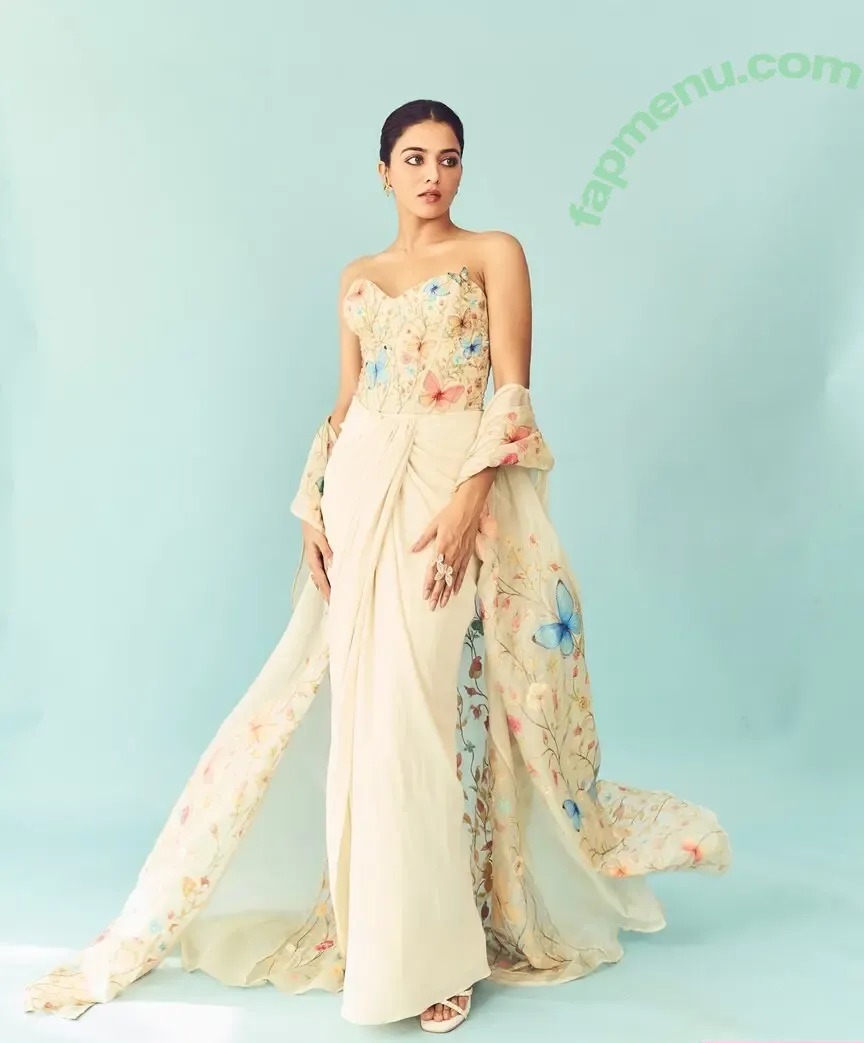 Wamiqa Gabbi nude photo #0023 (wamiqagabbi)