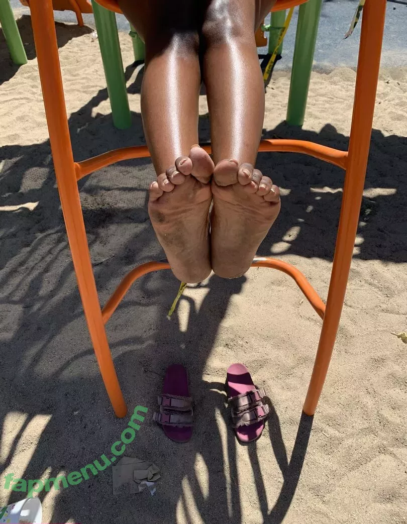 waveysolezz nude photo #0031 (wavey.soles)