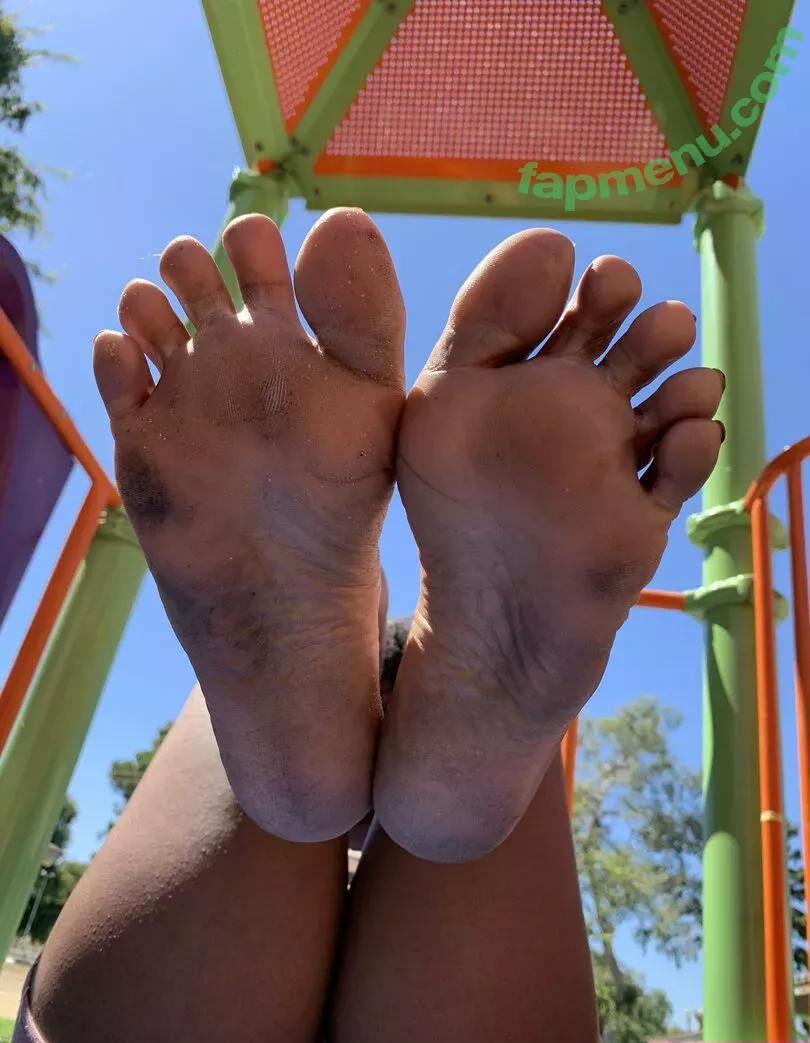 waveysolezz nude photo #0036 (wavey.soles)