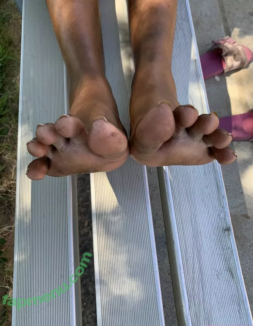 waveysolezz nude photo #0042 (wavey.soles)