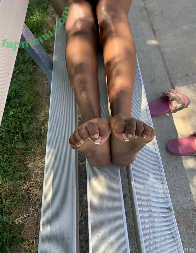 waveysolezz nude photo #0043 (wavey.soles)