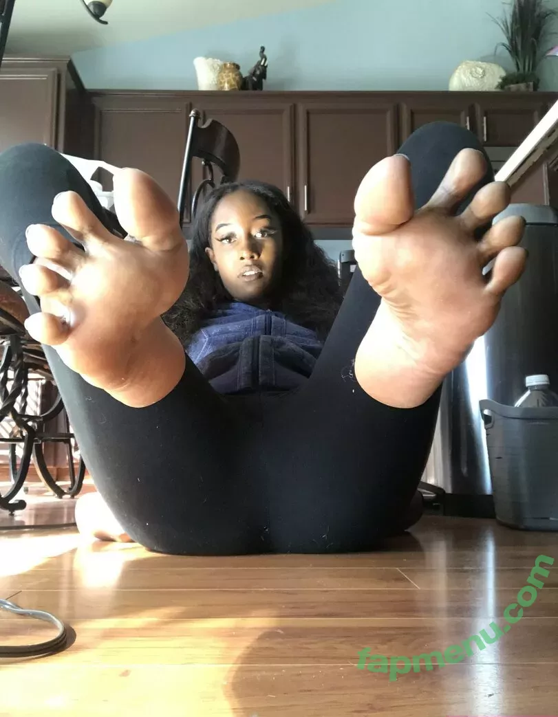 waveysolezz nude photo #0068 (wavey.soles)