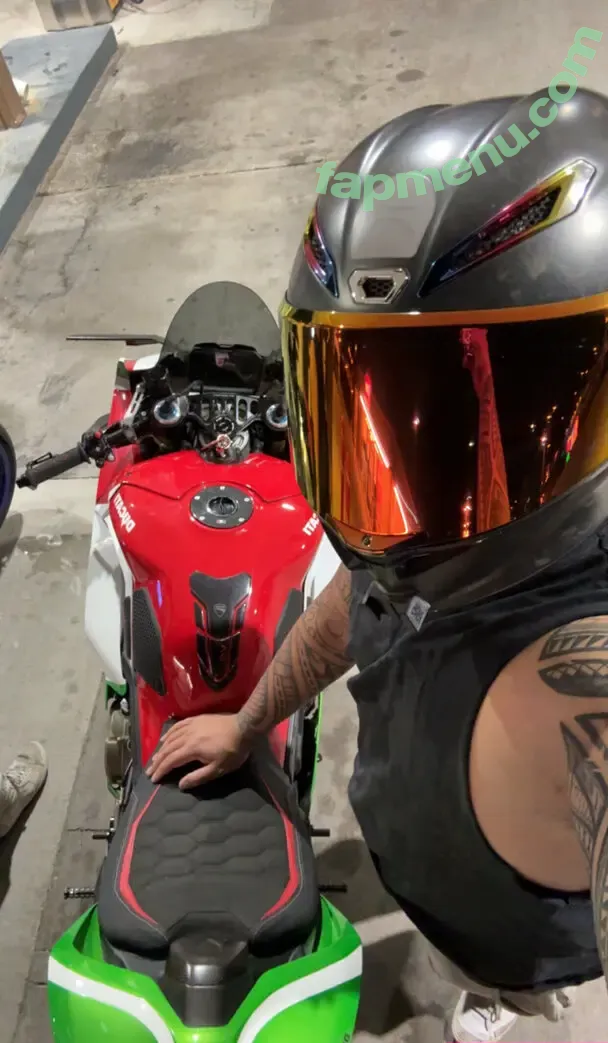 wawa.moto nude photo #0014 (wawa.moto.r1)