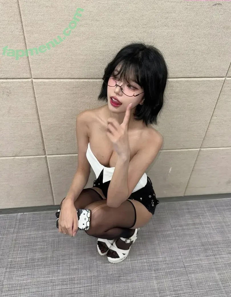 we8136 nude photo #0085 (suri_s2_ / 최솜이)