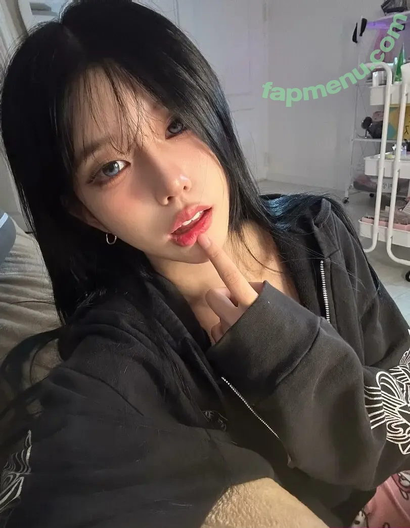 we8136 nude photo #0132 (suri_s2_ / 최솜이)