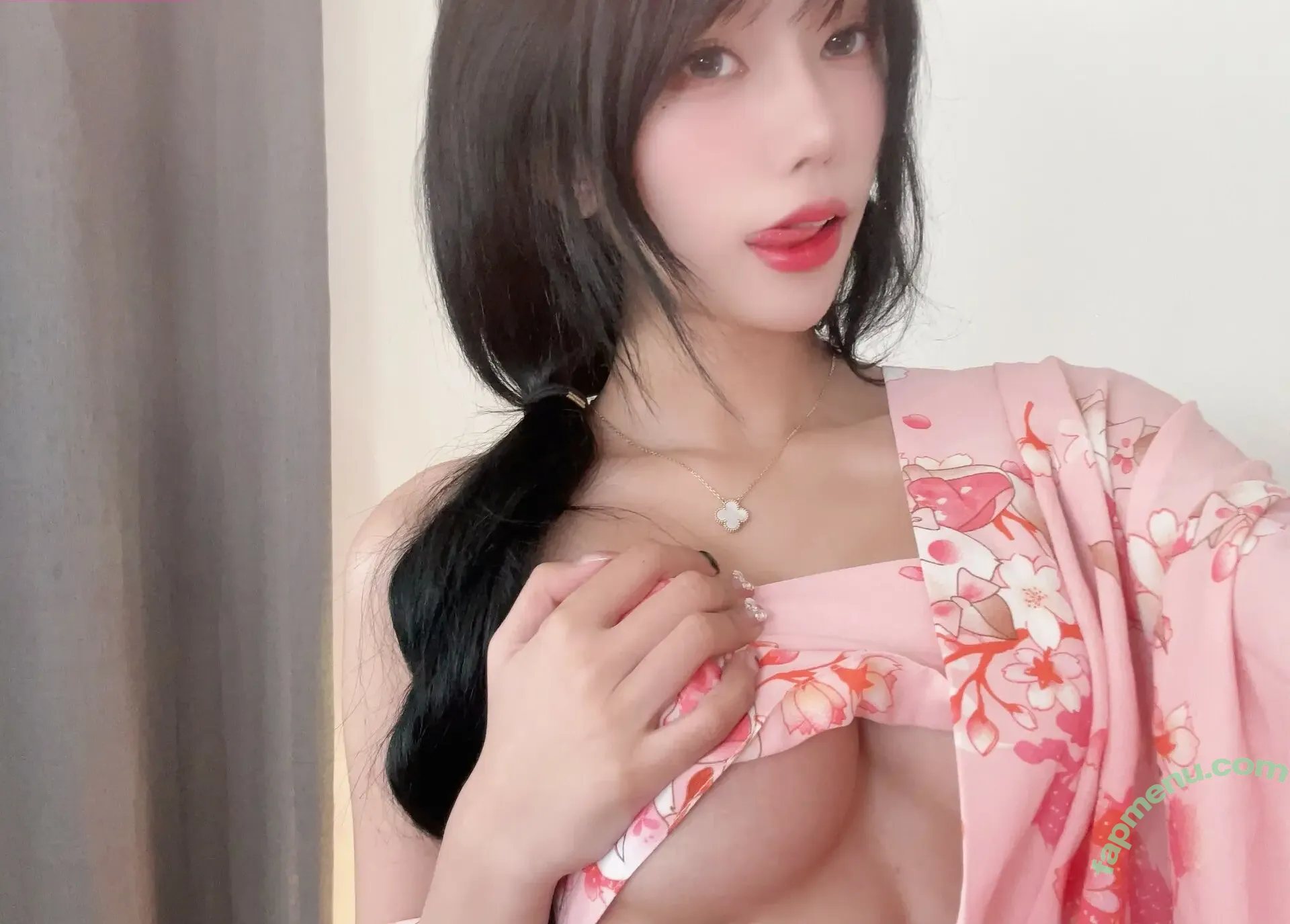 we8136 nude photo #0165 (suri_s2_ / 최솜이)