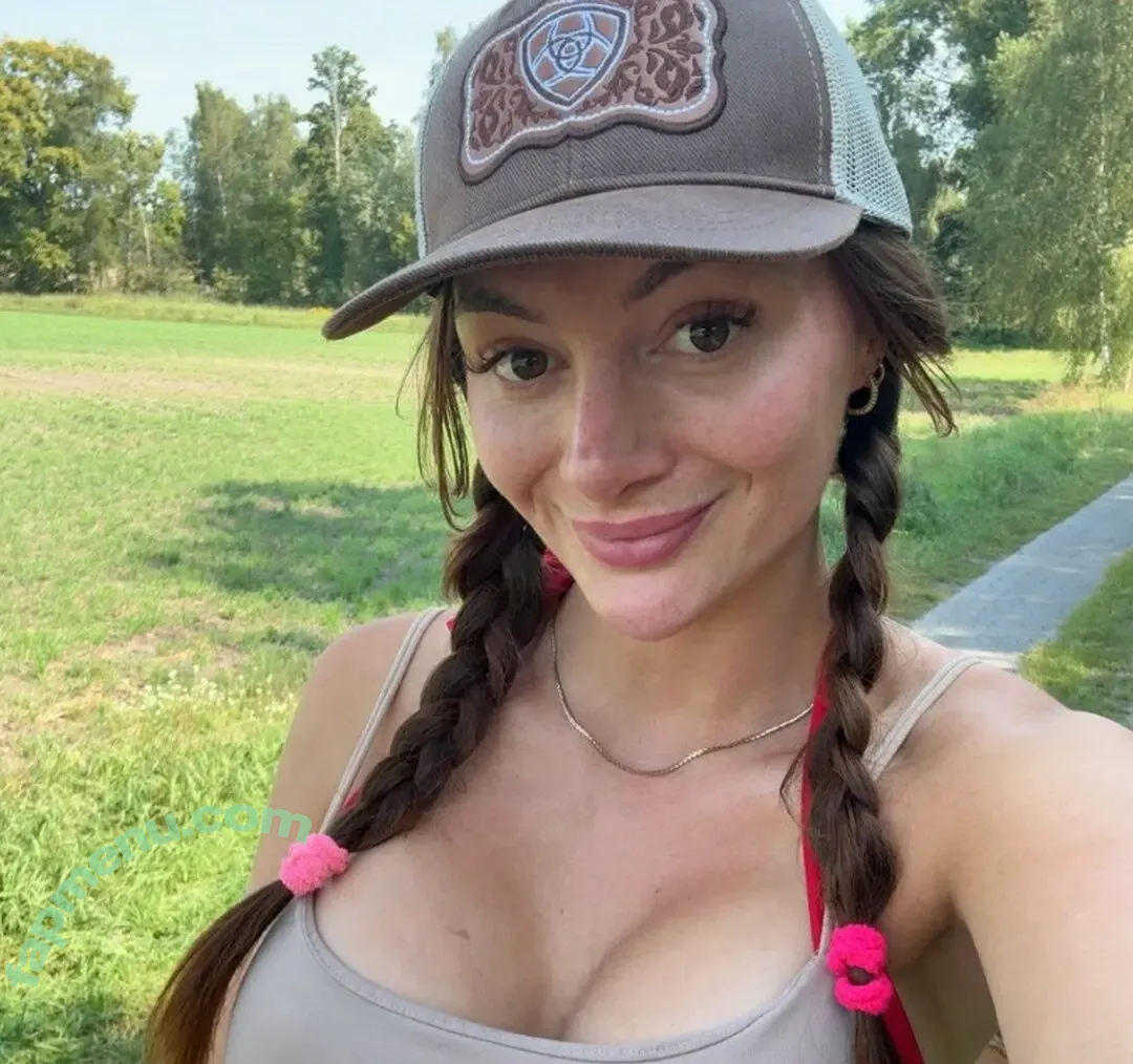 weiss_talia nude photo #0003 (weiss_talia)