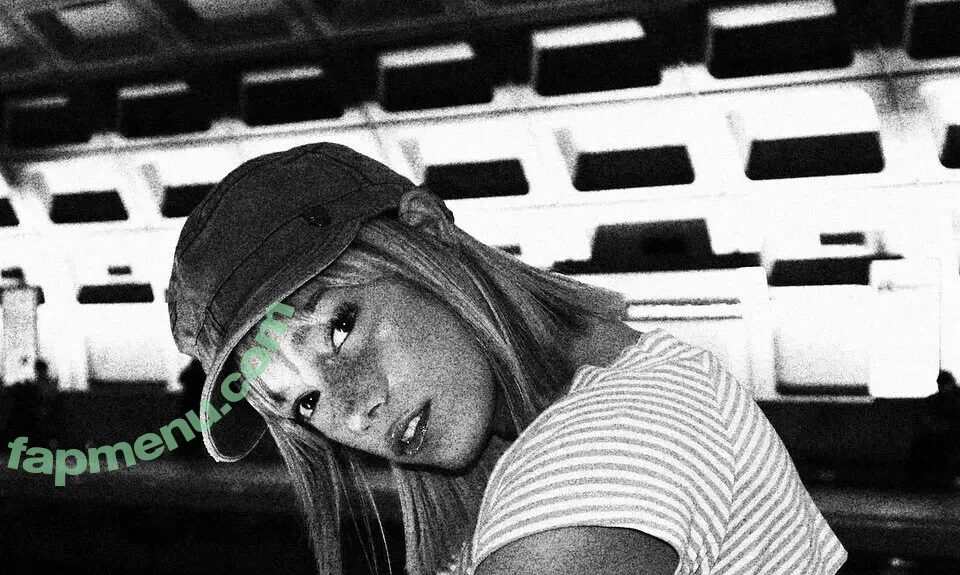 wellbeingwithabigail nude photo #0212 (Abigail St. John)