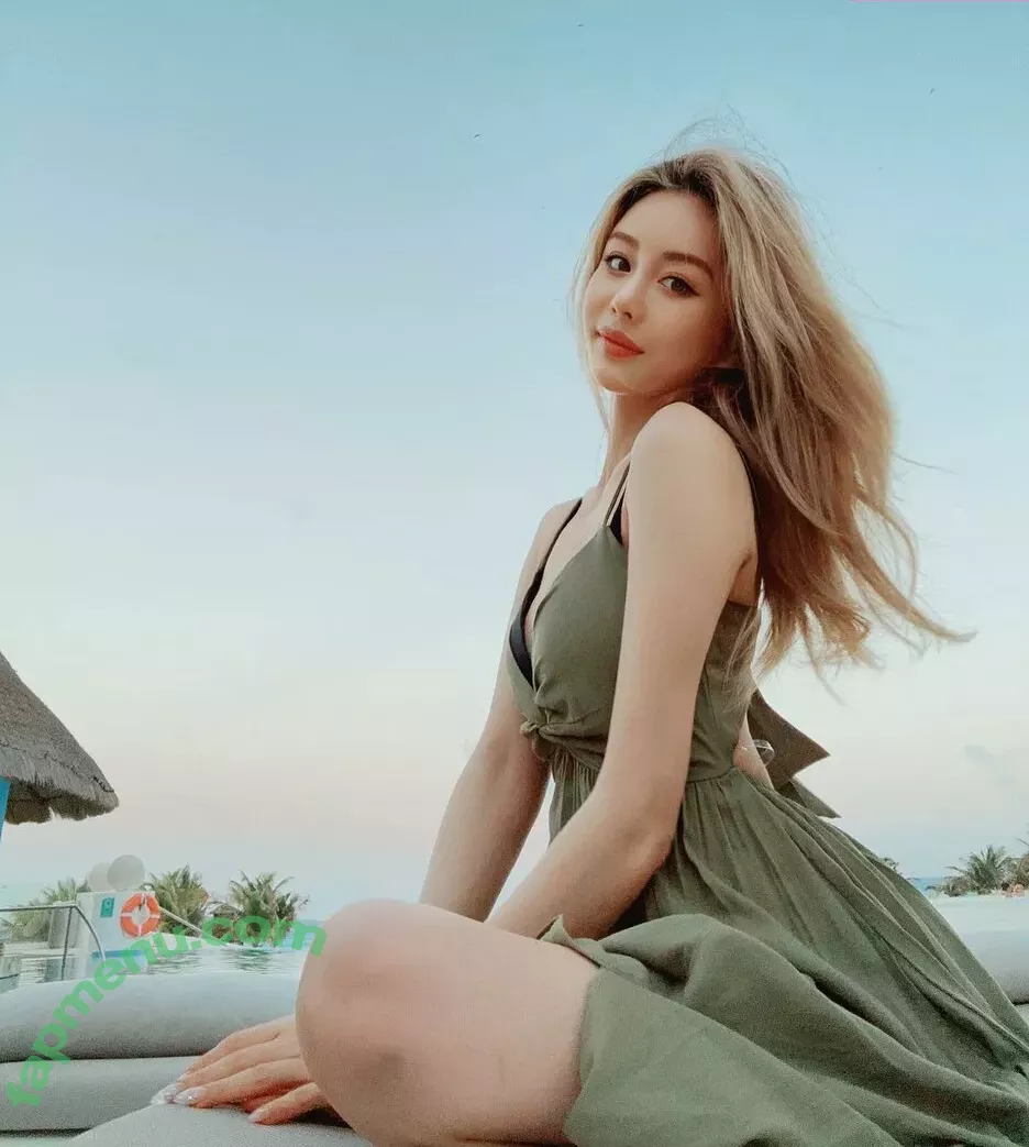 Wengie nude photo #0001 (gwengwiz)