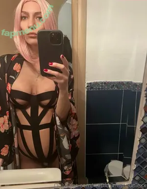  nude photo #0004
