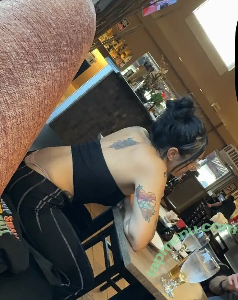 Whaletail Catches nude photo #0004 (Whaletail Catches)