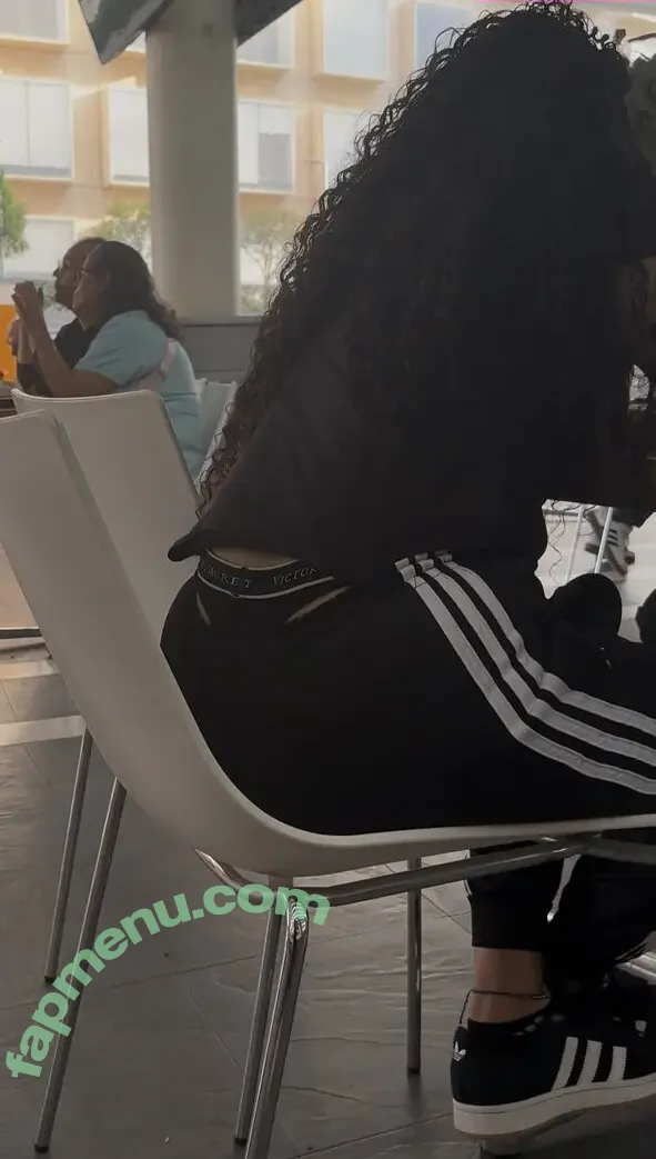 Whaletail Catches nude photo #0019 (Whaletail Catches)