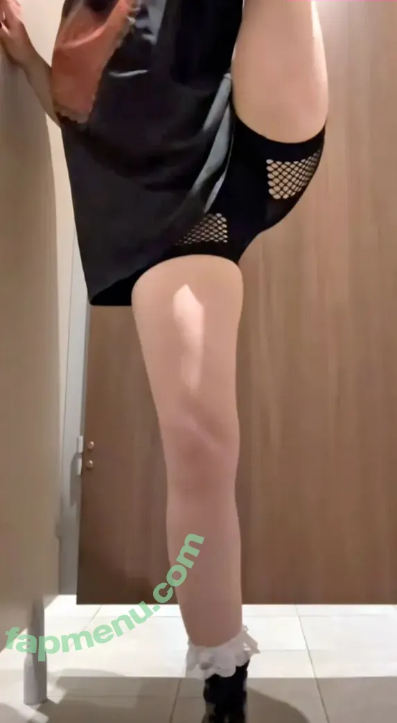 What This Mama Wore nude photo #0009 (Loveitwithlynsey / whatthismamawore)