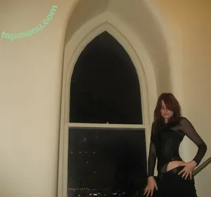 whereismuna / Muna nude photo #0012