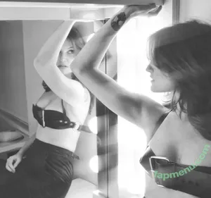 whereismuna / Muna nude photo #0015