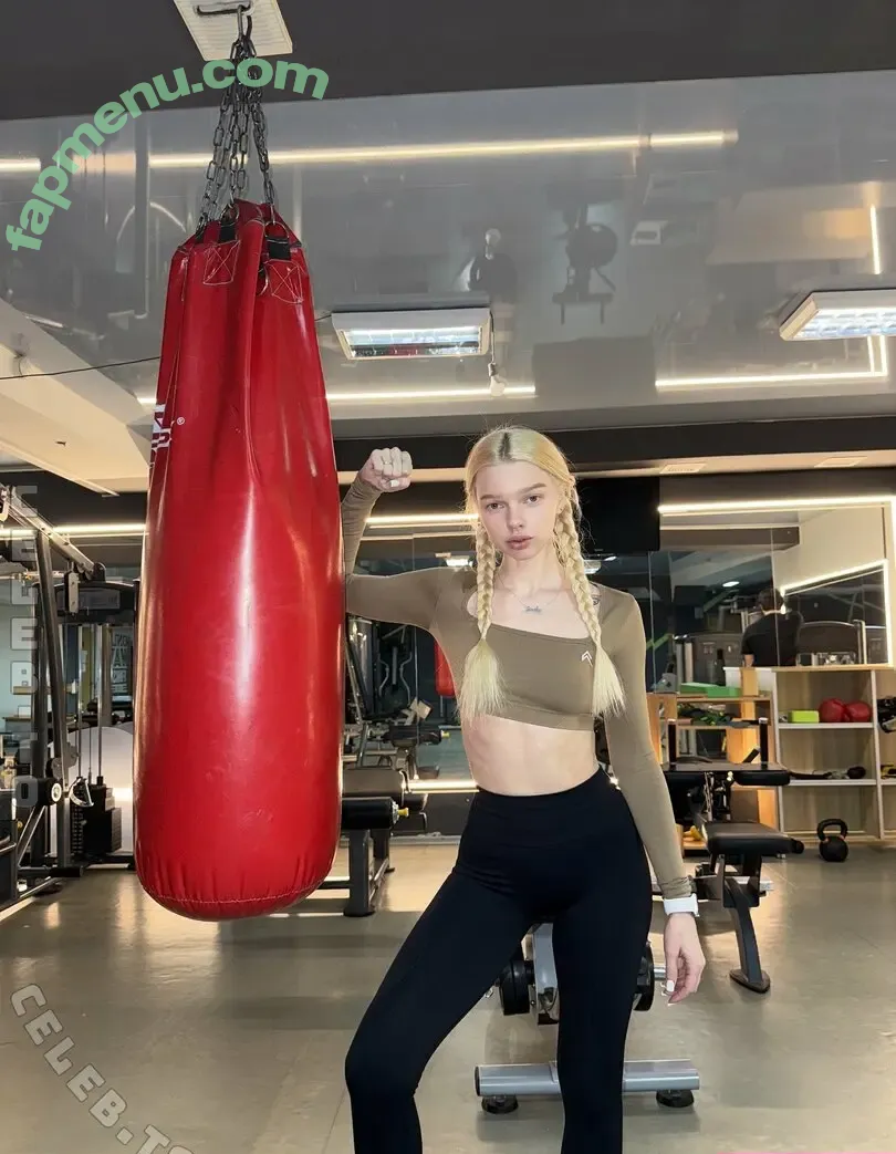 white_vikki nude photo #0161 (white_vikki)