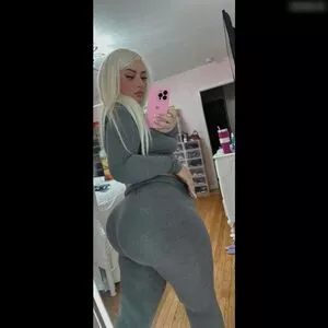 WhiteGirlRoseee / THICC Albanian nude photo #0018