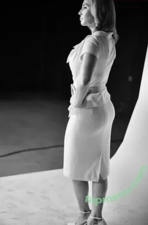 Whitney Cummings / whitneycummings nude photo #0877