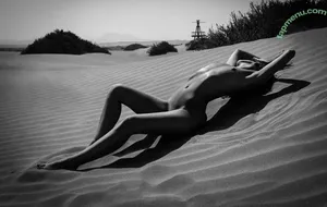  nude photo #0001