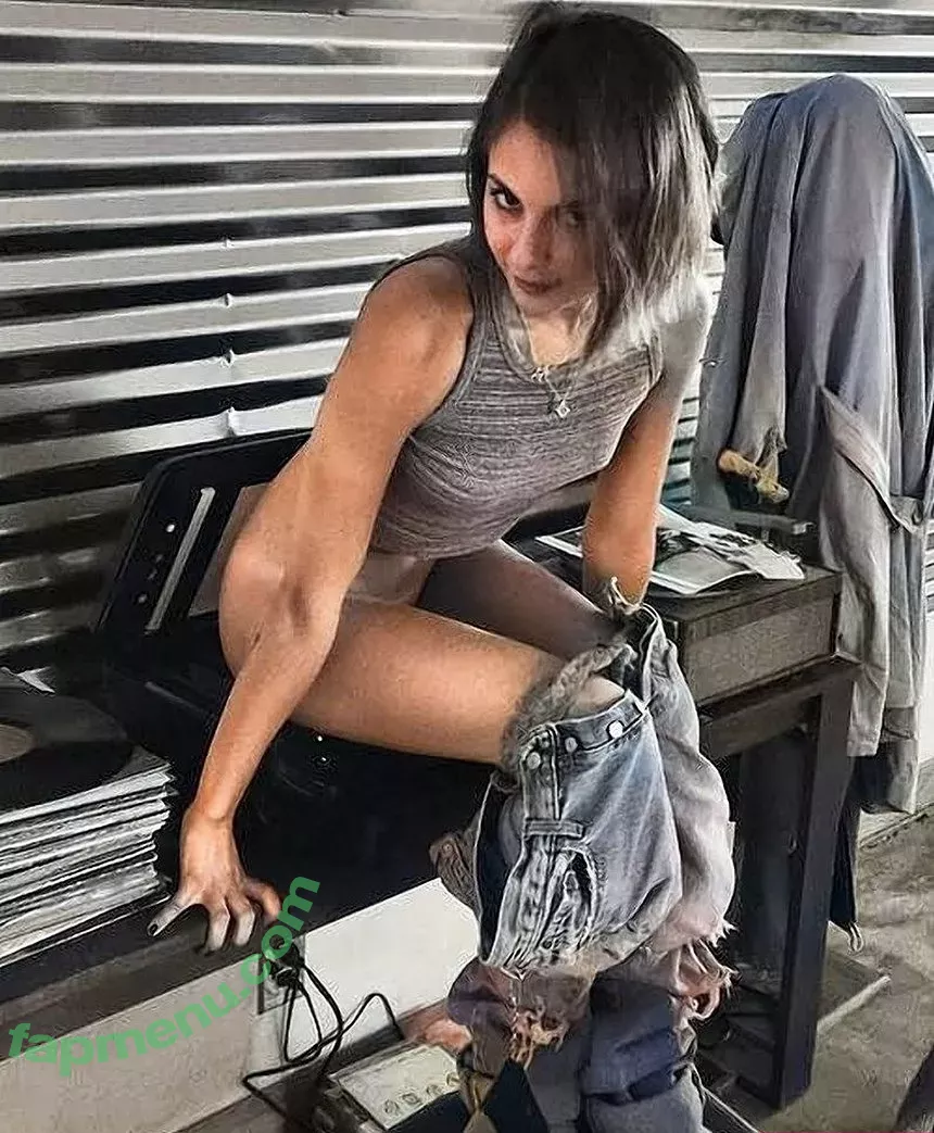 Willa Holland nude photo #0016 (pepsiholland / willaholland)