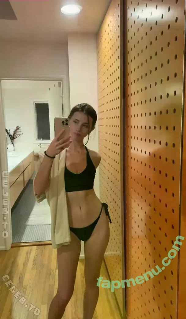 Willow Coppock nude photo #0021 (willow.j.c)