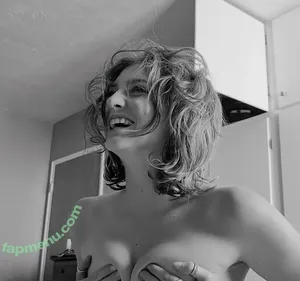Willow Shields / willowshields nude photo #0018