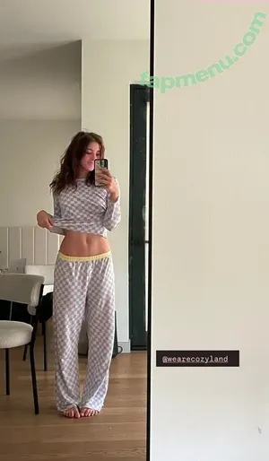 Willow Shields / willowshields nude photo #0069
