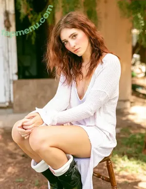 Willow Shields / willowshields nude photo #0082