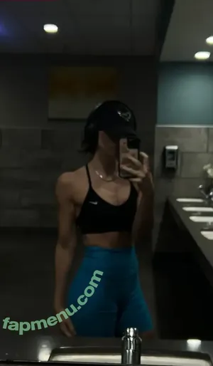 Willow Shields / willowshields nude photo #0109