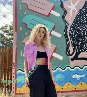 Willow Shields / Discussion Thread / WillowShields nude photo #0117