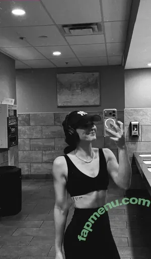 Willow Shields / Discussion Thread / WillowShields nude photo #0235