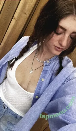 Willow Shields / Discussion Thread / WillowShields nude photo #0242