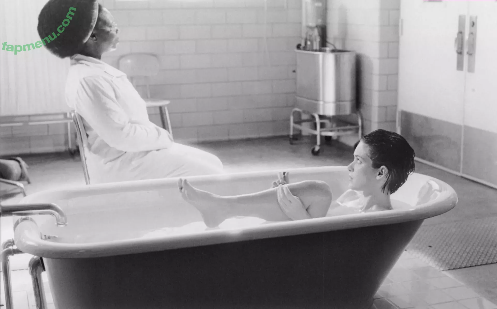 Winona Ryder nude photo #0084 (winonaryderofficial)