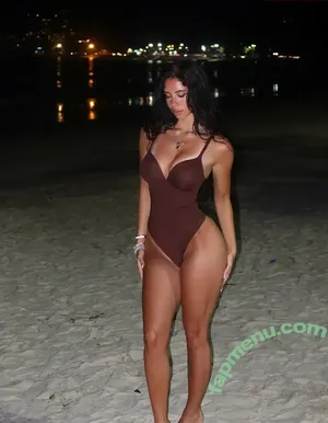 wisnniowa / Roksana nude photo #0050