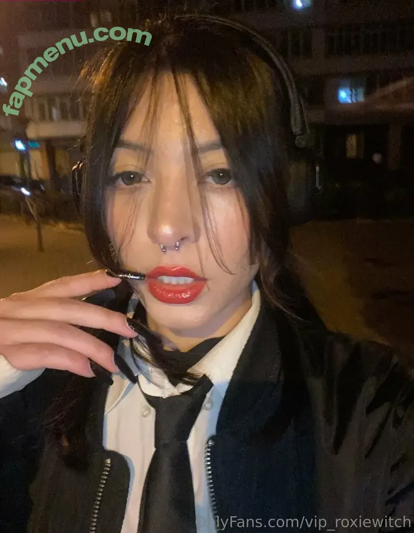 witch_roxie nude photo #0002 (witch_roxie)