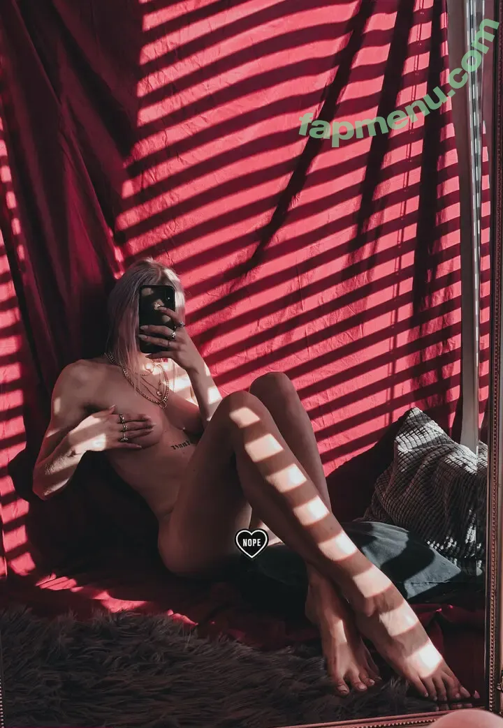 withered.rose nude photo #0204 (withered.rose.official)