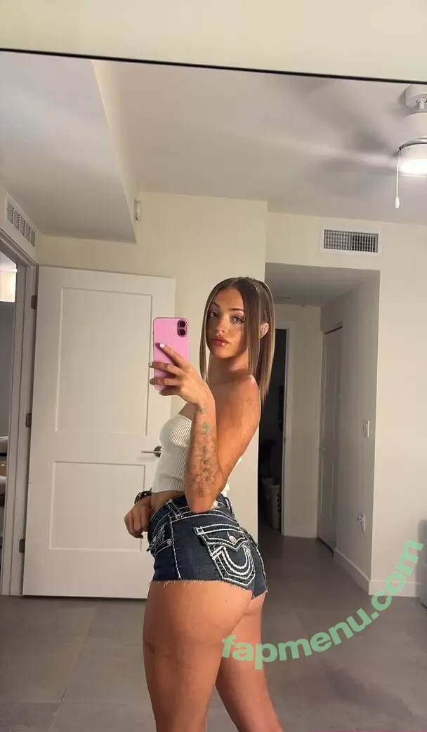 Woah Vicky nude photo #0087 (imwoahvicky / victoriaroseeee)