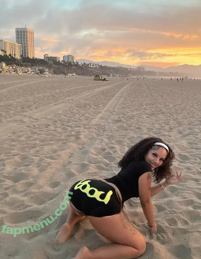 Wokmommy nude photo #0001 (Wokkellz / mxkelle)