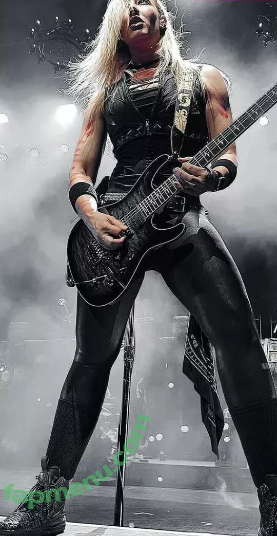 WomenMetal nude photo #0329 (WomenofMetal / thrashmetaldoll)