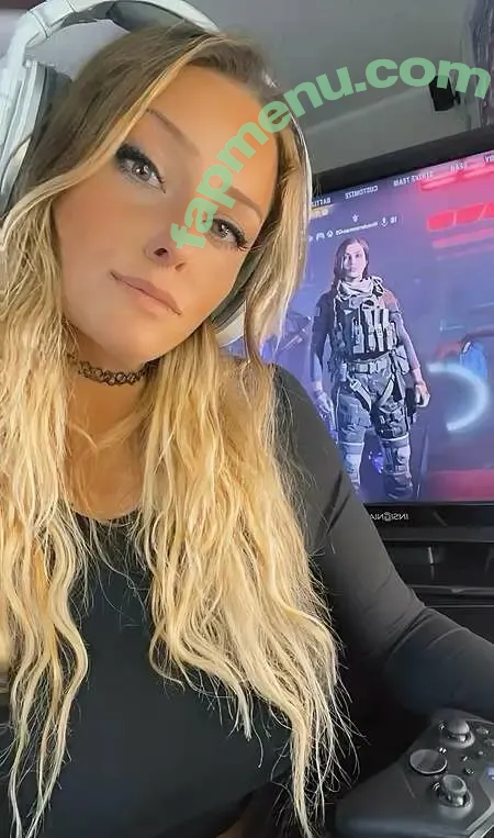 Wonderwoman420 nude photo #0011 (blazingandgaming / stonergamergirl_420)