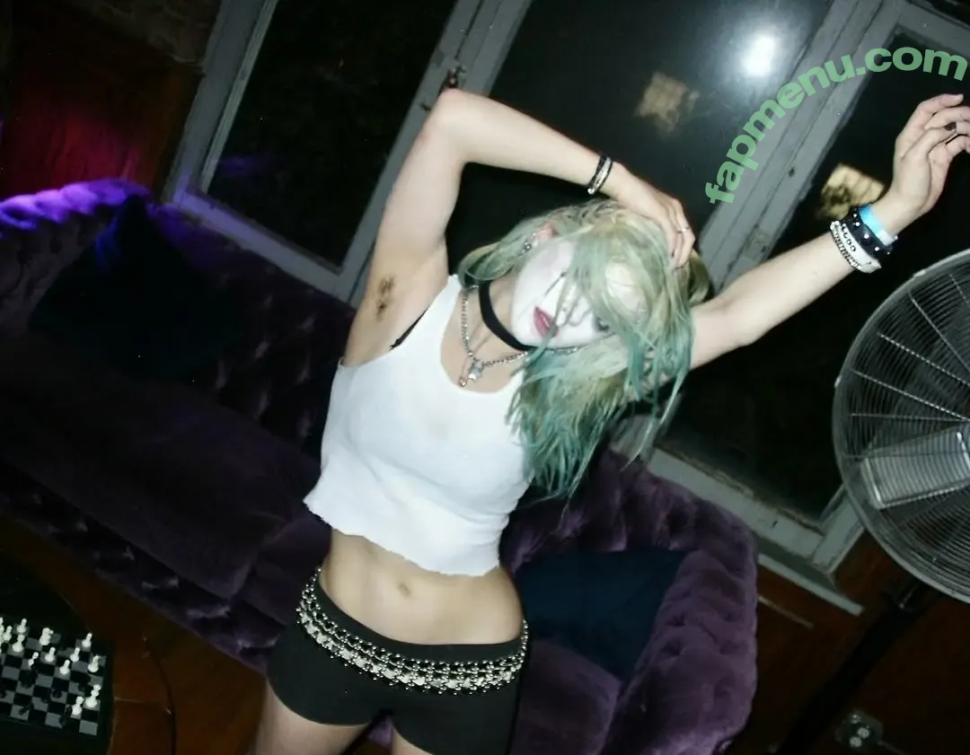 wormsheriff nude photo #0120 (Olivia O)