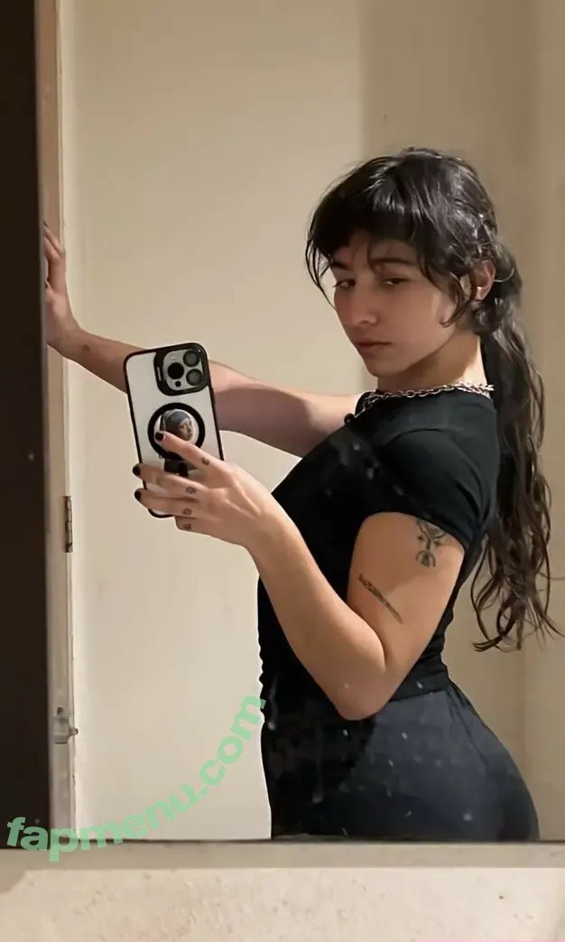 wormslo nude photo #0164 (Samantha María)