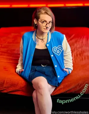 worthlessholes / worthlessasshole5 nude photo #0025