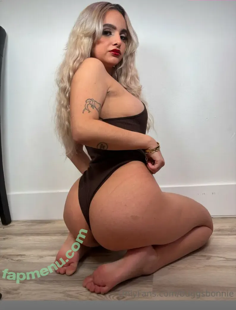 Xbadgalnini nude photo #0010 (Xbadgalnini)