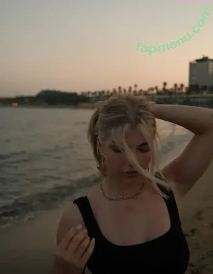 xFibii nude photo #0080