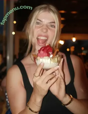 xFibii nude photo #0084