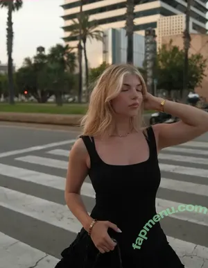 xFibii nude photo #0086