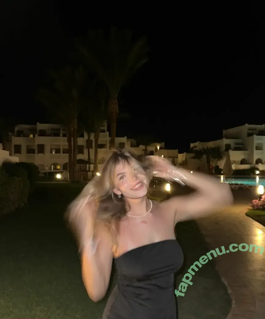 xFibii nude photo #0008 (xFibii)