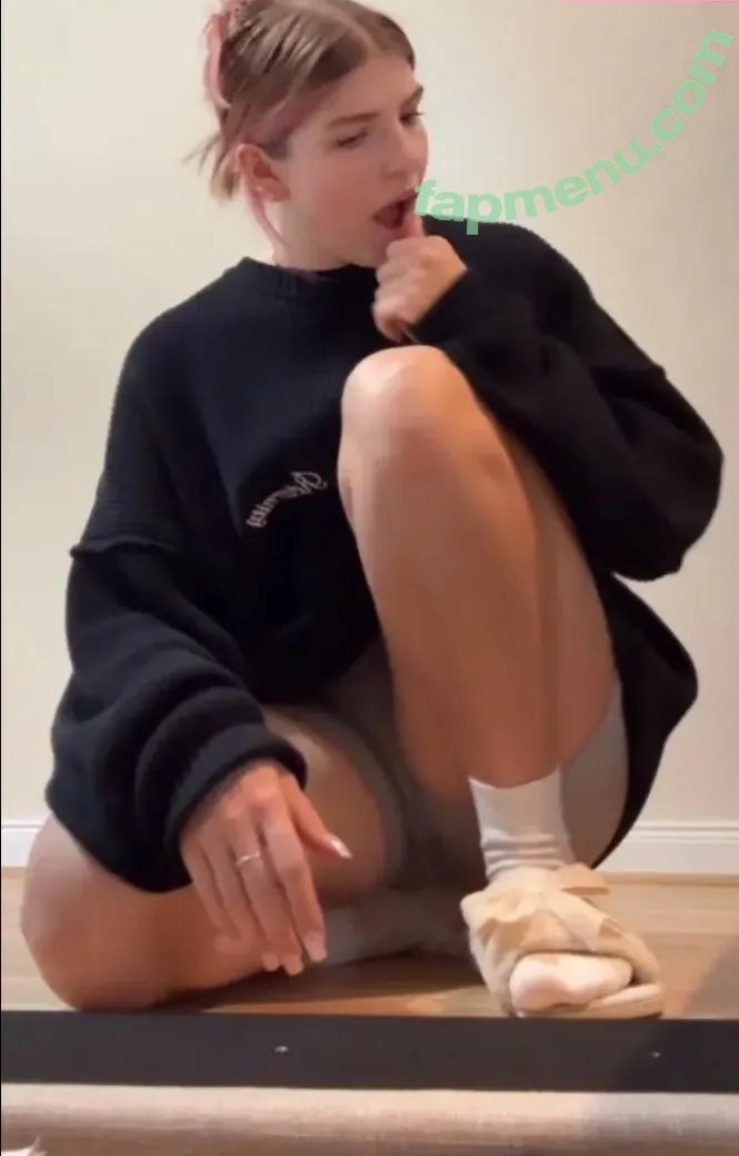 xFibii nude photo #0102 (xFibii)