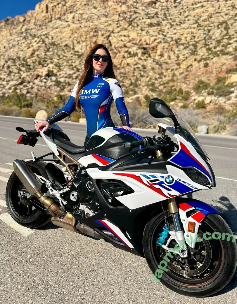 xkatkam nude photo #0017 (itskatkam)